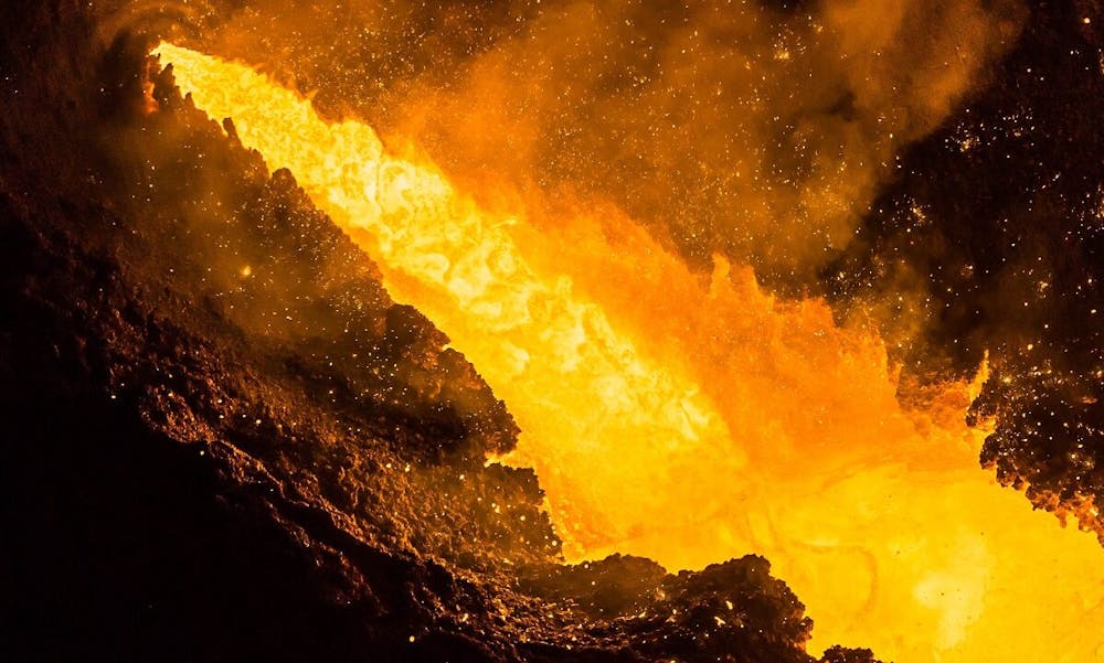 Det udleder næsten to tons CO2 at producere et ton stål, men virksomheder og myndigheder arbejder på at lave bæredygtigt stål. Foto: Lucien Schilling CCBY