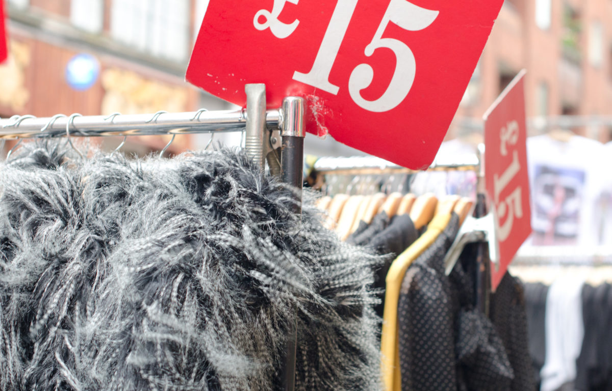 Flere forbrugere er blevet opmærksomme på, hvordan deres indkøb af tøj har en betydning for klimaet. Foto: CCBY Kevin Christopher Burke