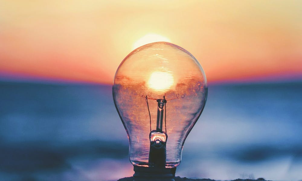 Storbritannien satser nu på tidevandsenergi og investerer nu 20 millioner pund om året på tidevandsenergi-projekter. Foto: Ameen Fahmy on Unsplash