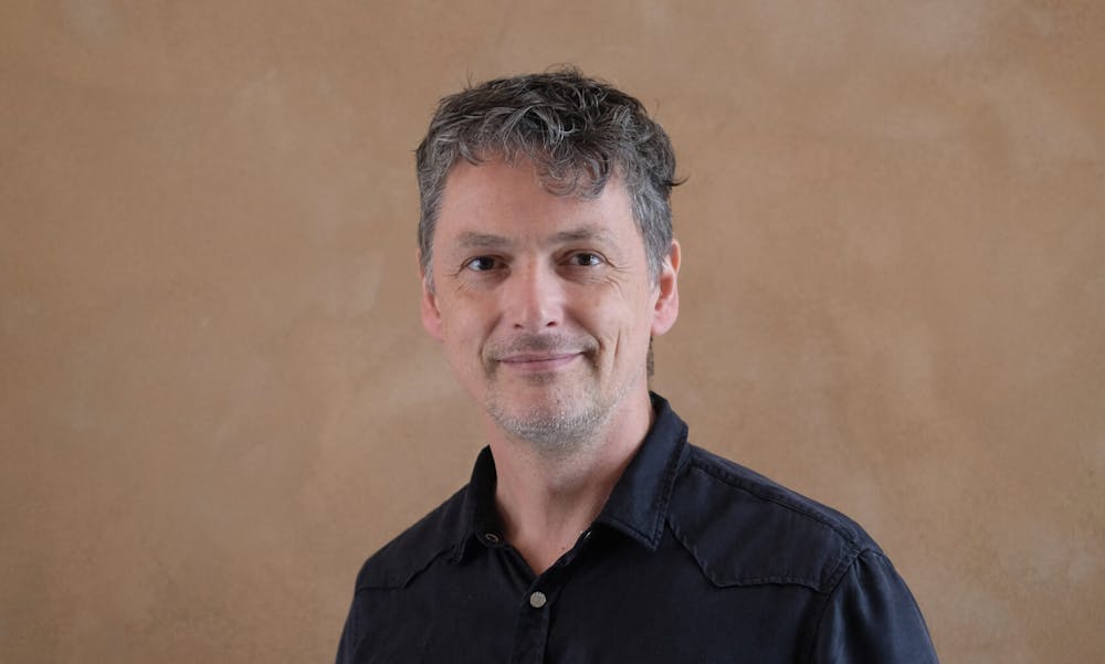 Anders Hentze er uddannet musiker men har arbejdet hos Dansk Kulturinstitut i Brasilien i mere end et årti. Foto: Rasmus Romulus Palludan