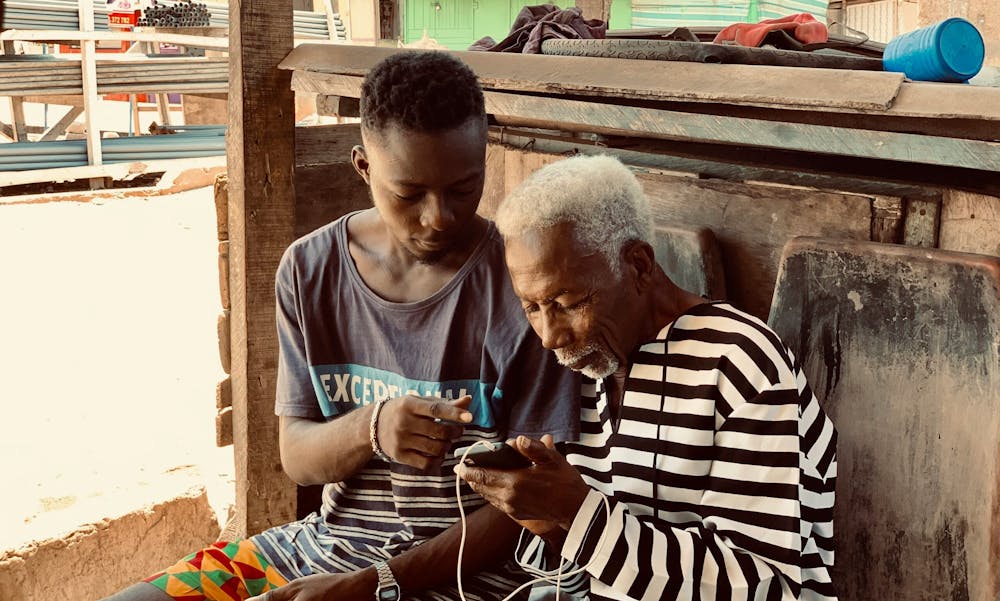 I Ghana tager familierne af deres ældre. Flere generationer bor ofte under samme tage.