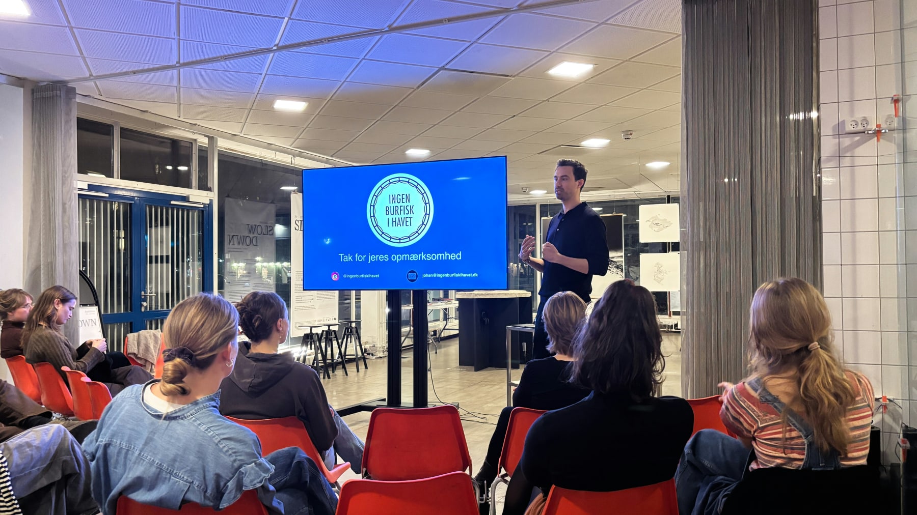 Johan Flyvbjerg holder oplæg om havbrug til aftenens madsystemskole.