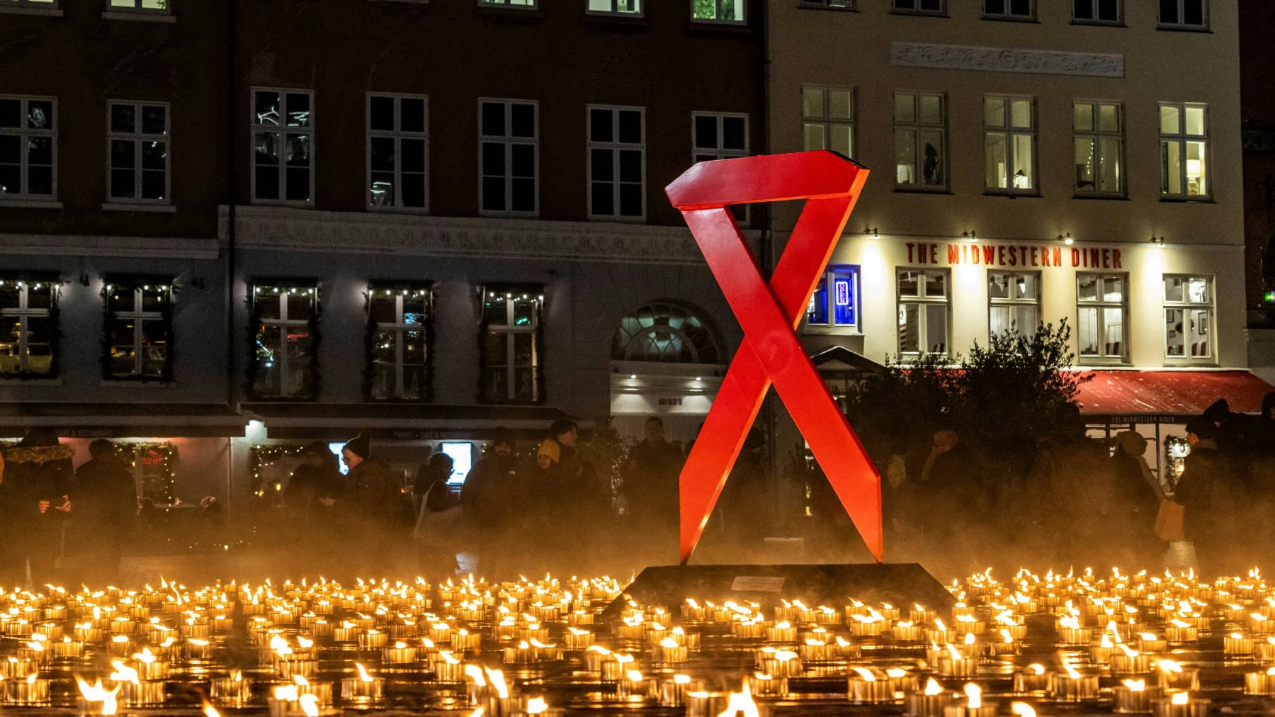 Tusindvis af lys er tændt for at mindes World Aids Day, der afholdes hvert år den 1. december.
